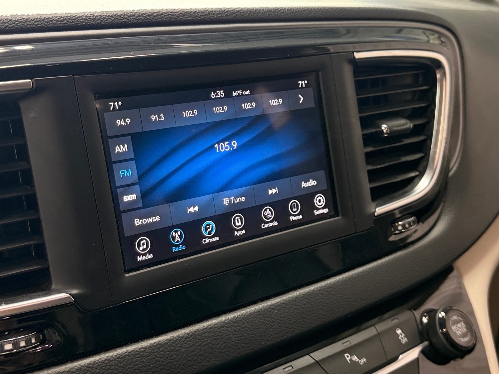 Thumbnail: 2020 Chrysler Pacifica - 3