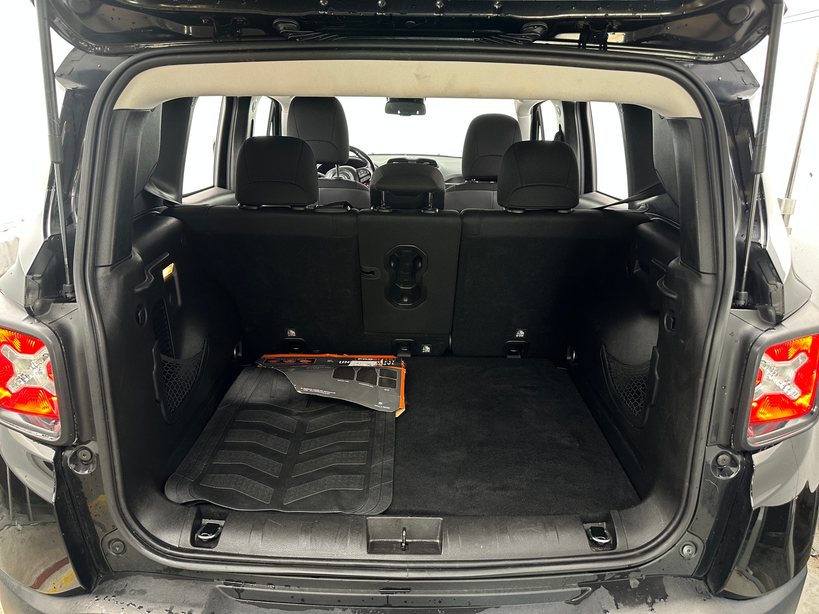 Thumbnail: 2018 Jeep Renegade - 7