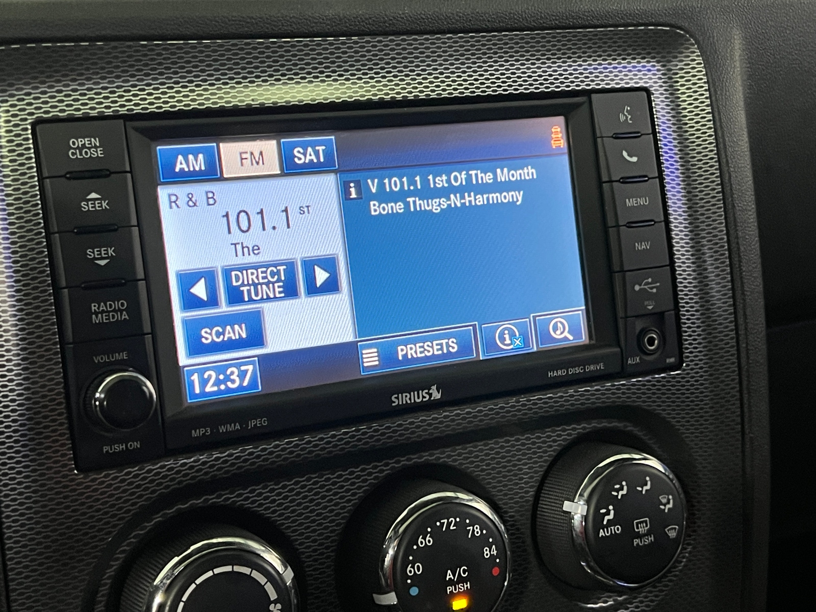 Thumbnail: 2014 Dodge Challenger - 3