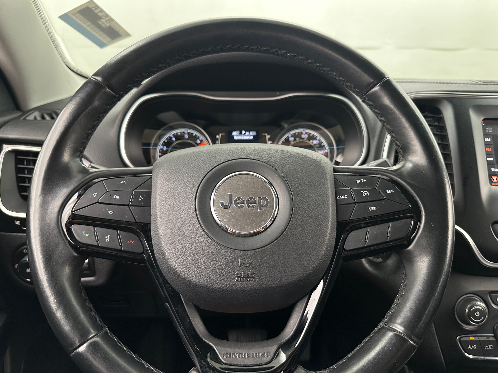 Thumbnail: 2020 Jeep Cherokee - 5