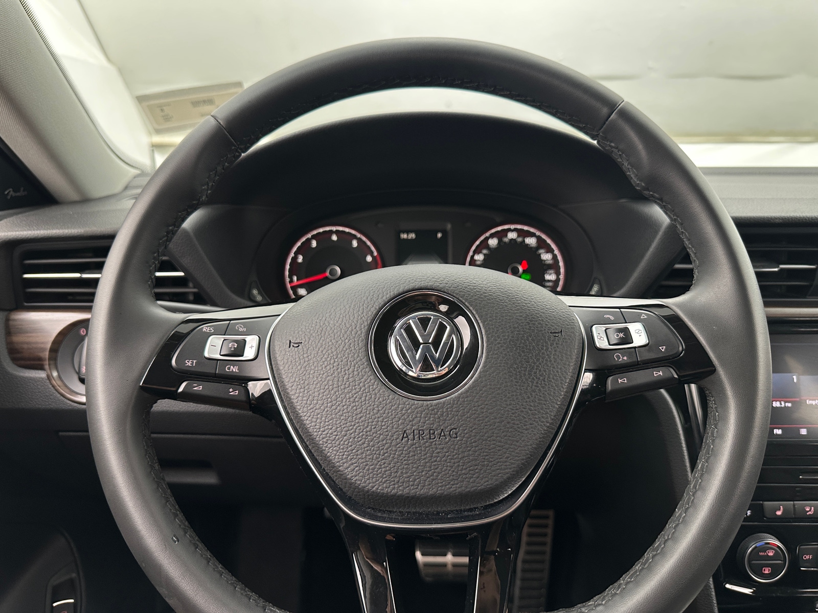 Thumbnail: 2022 Volkswagen Passat - 4