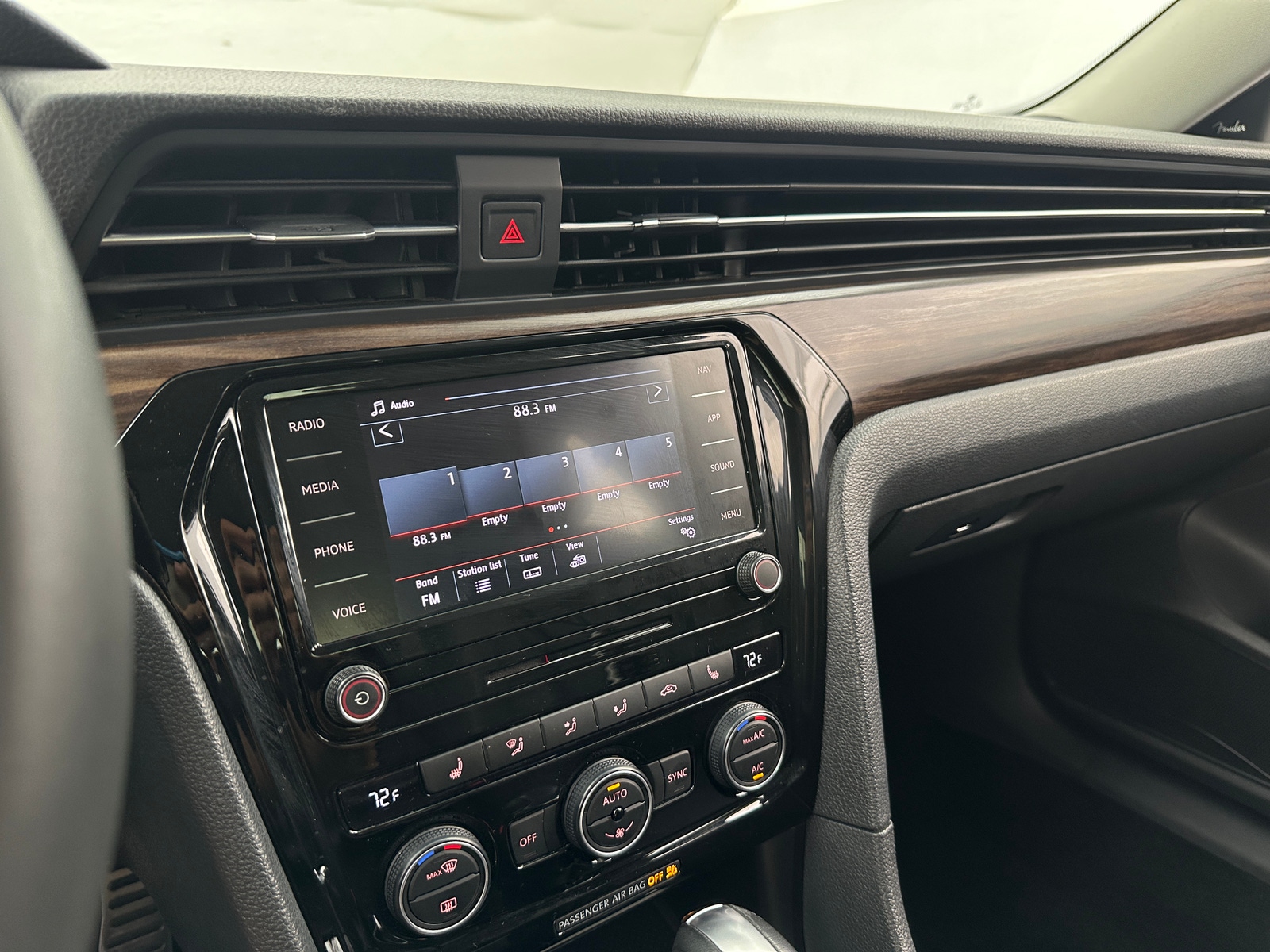 Thumbnail: 2022 Volkswagen Passat - 3