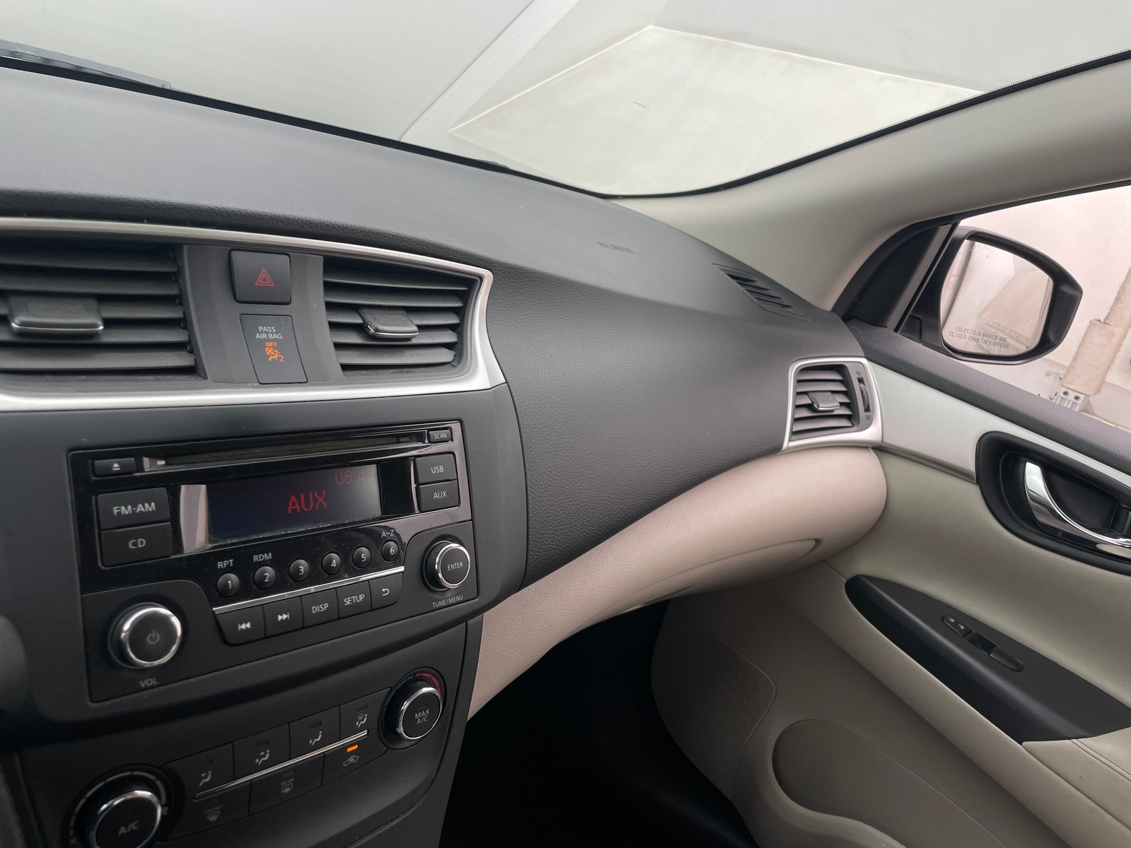 Thumbnail: 2016 Nissan Sentra - 4