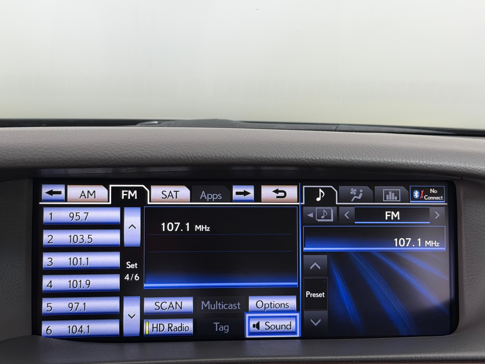 Thumbnail: 2013 Lexus LS - 3