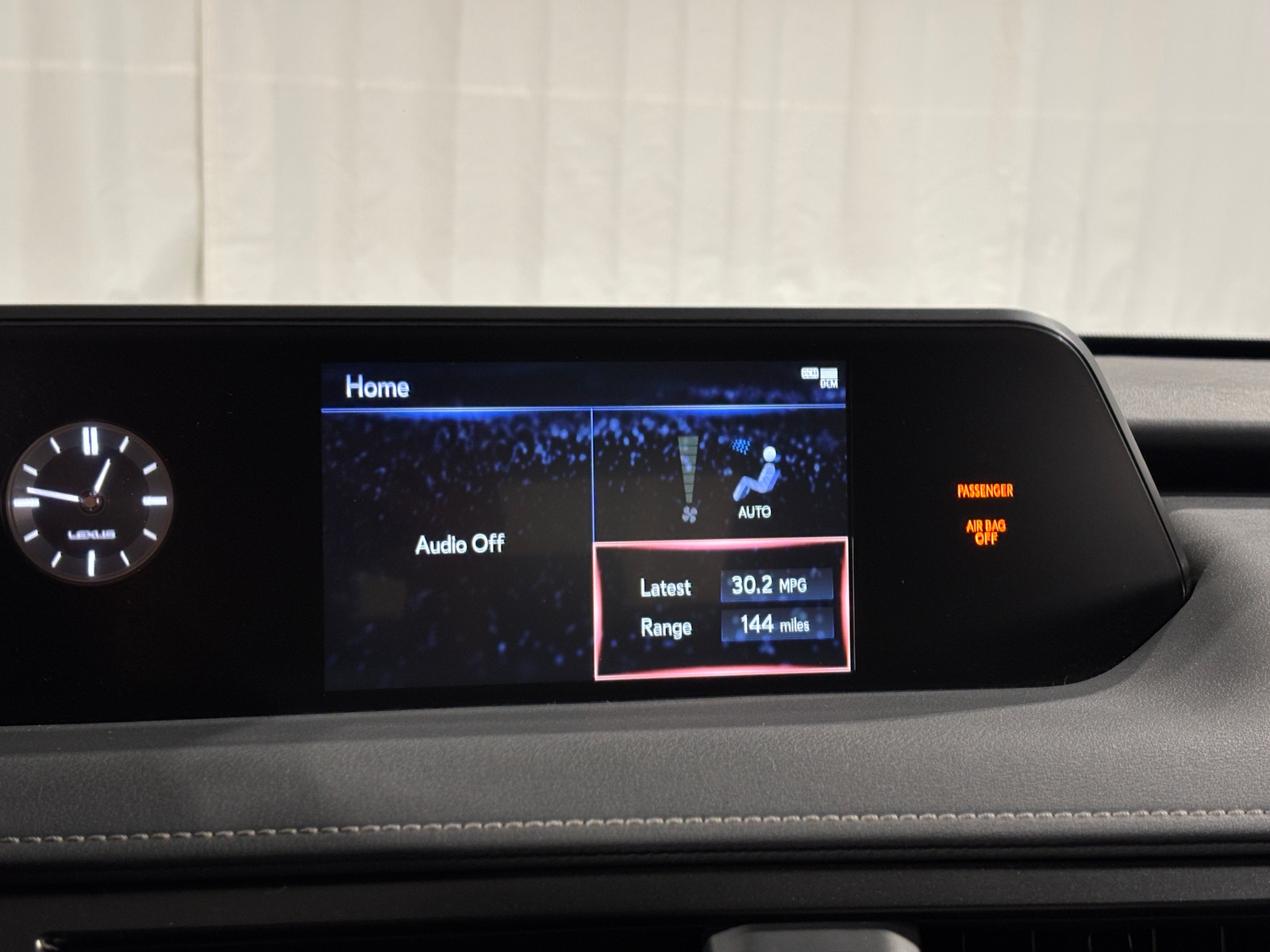 Thumbnail: 2021 Lexus UX - 3