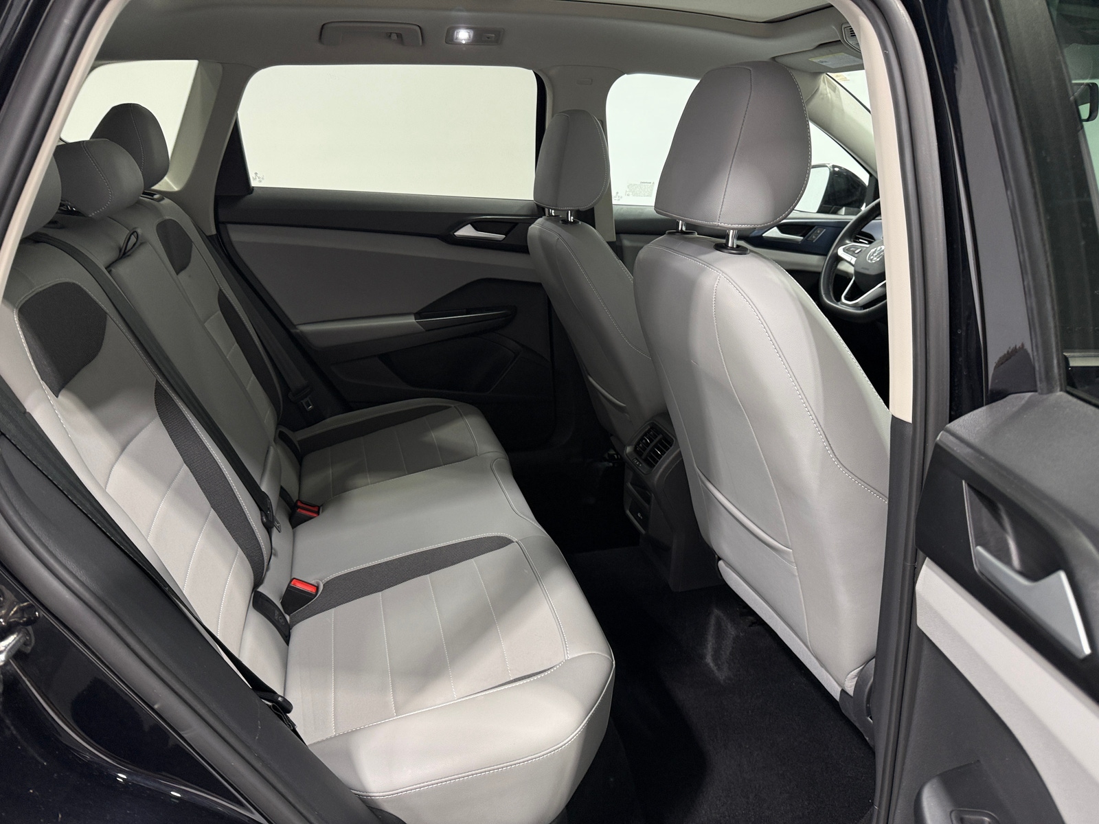 Thumbnail: 2022 Volkswagen Taos - 5