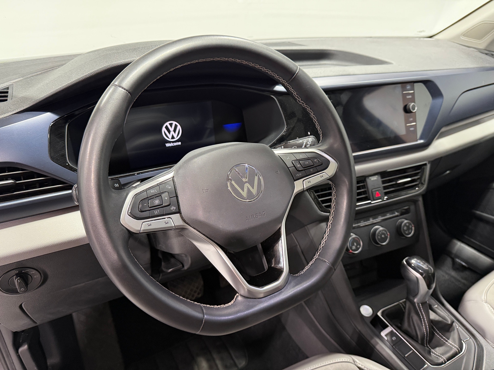 Thumbnail: 2022 Volkswagen Taos - 4