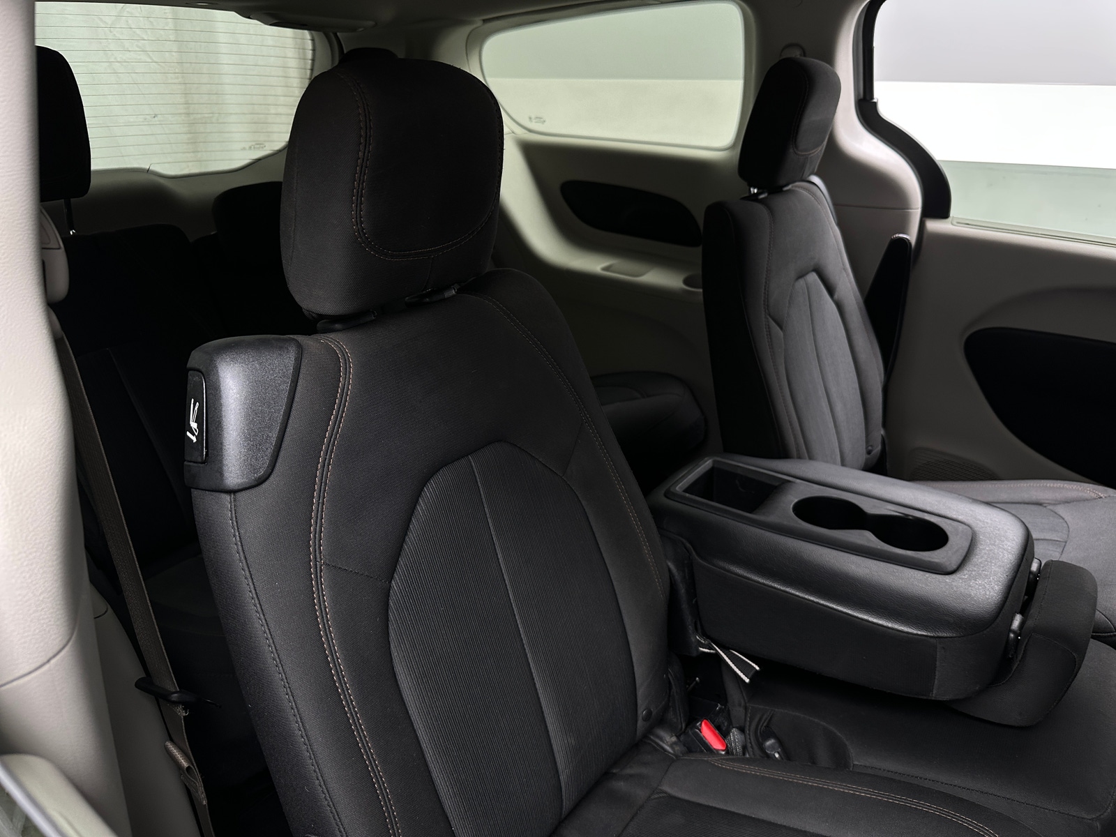 Thumbnail: 2018 Chrysler Pacifica - 6