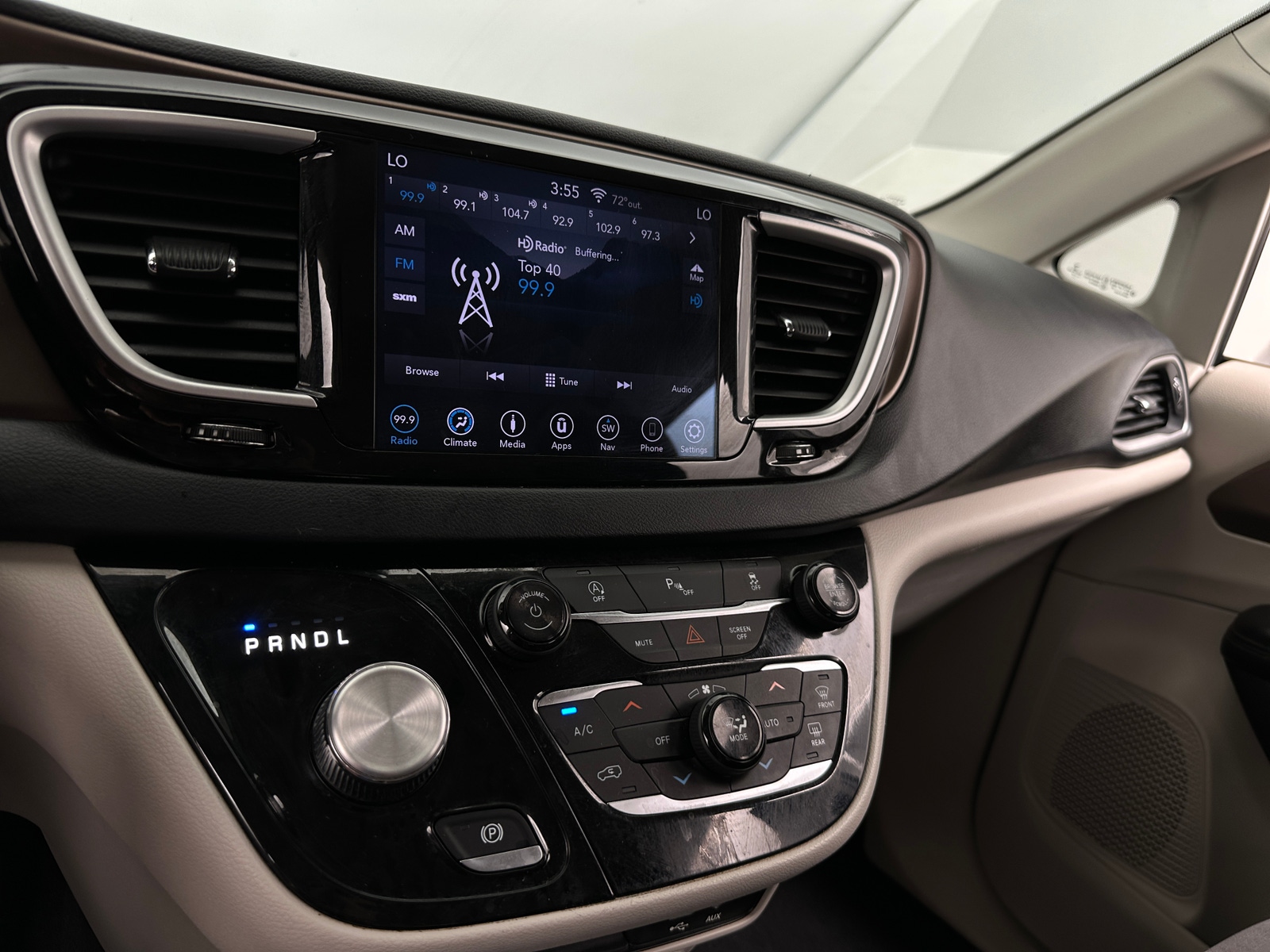 Thumbnail: 2018 Chrysler Pacifica - 4