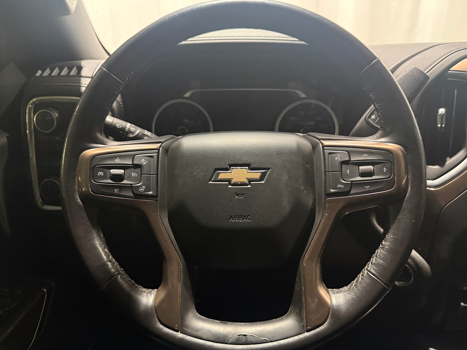 Thumbnail: 2021 Chevrolet Silverado 1500 - 4