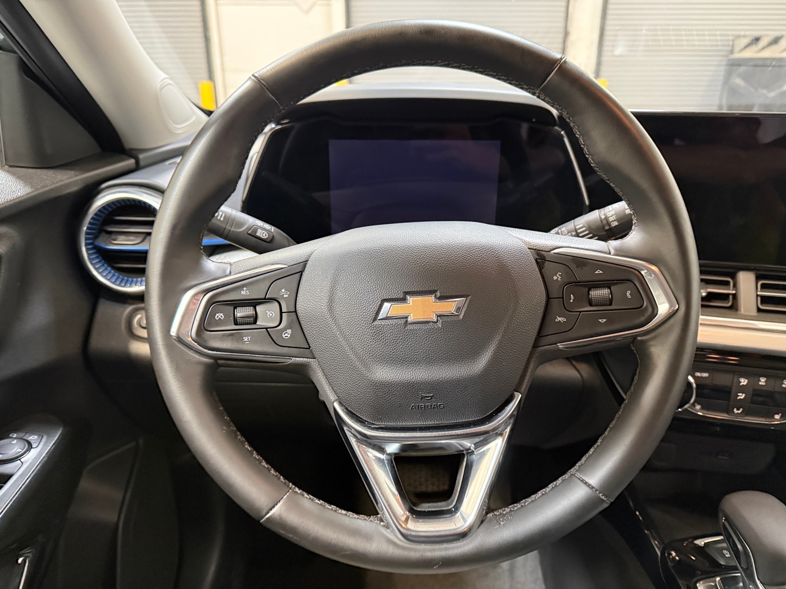 Thumbnail: 2025 Chevrolet Trax - 5