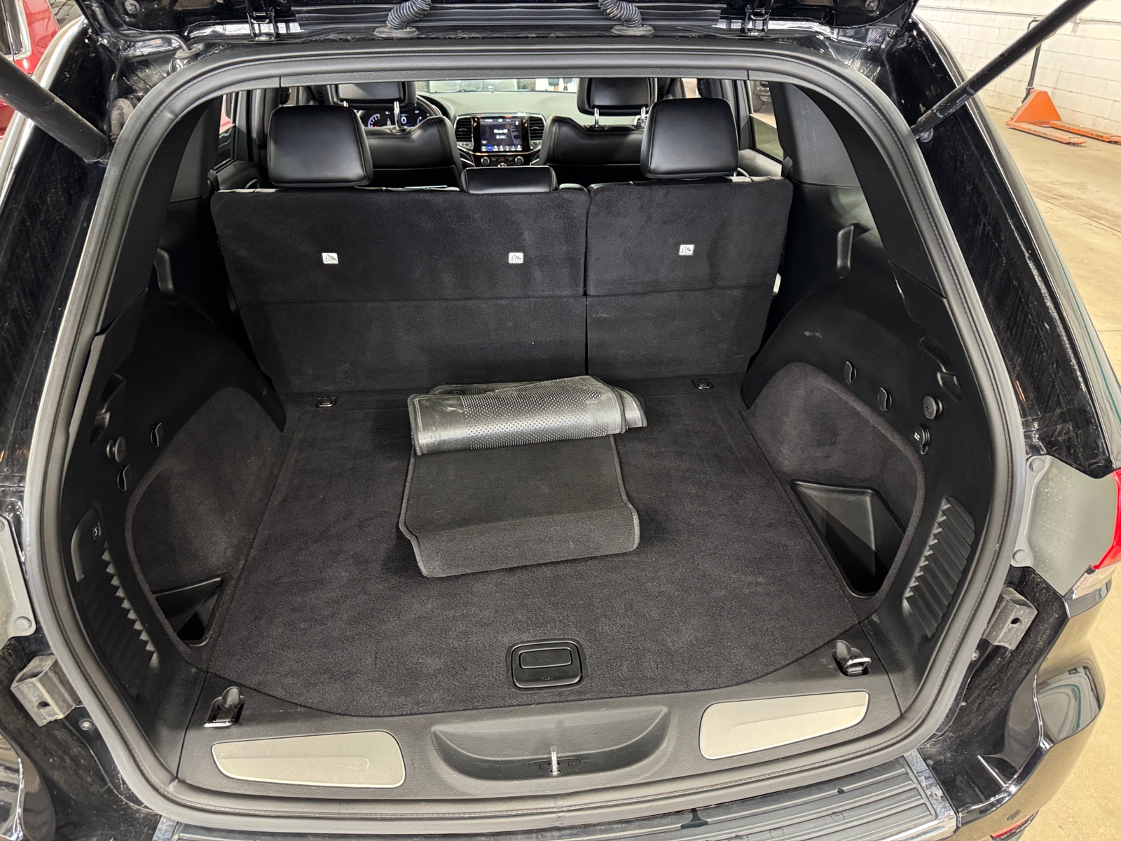 Thumbnail: 2019 Jeep Grand Cherokee - 6