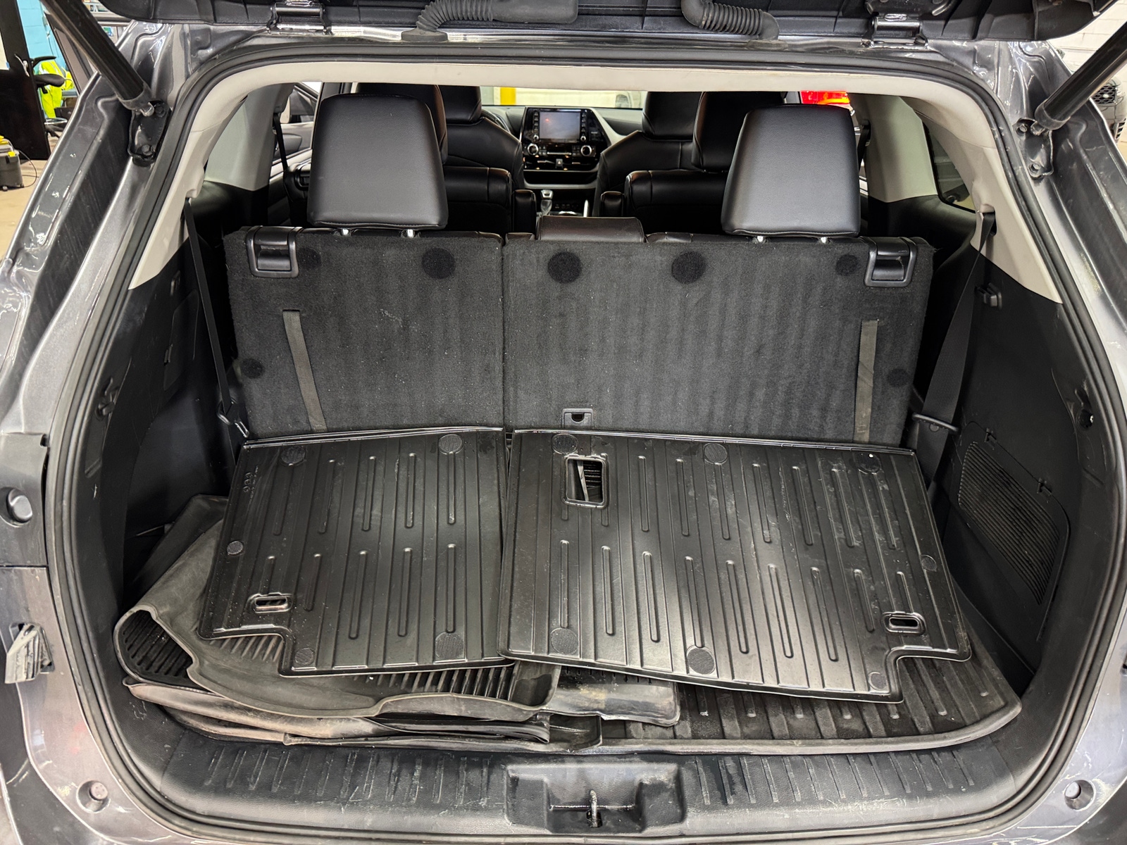 Thumbnail: 2022 Toyota Highlander - 6