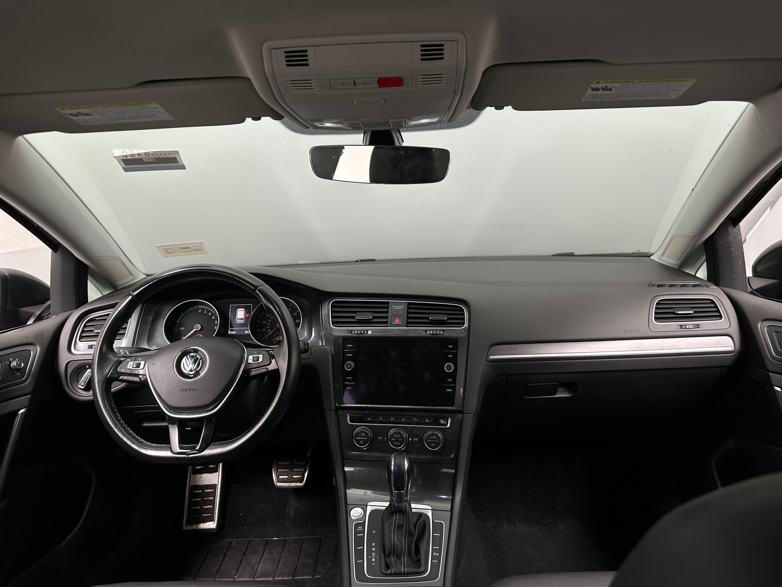 Thumbnail: 2017 Volkswagen e-Golf - 2