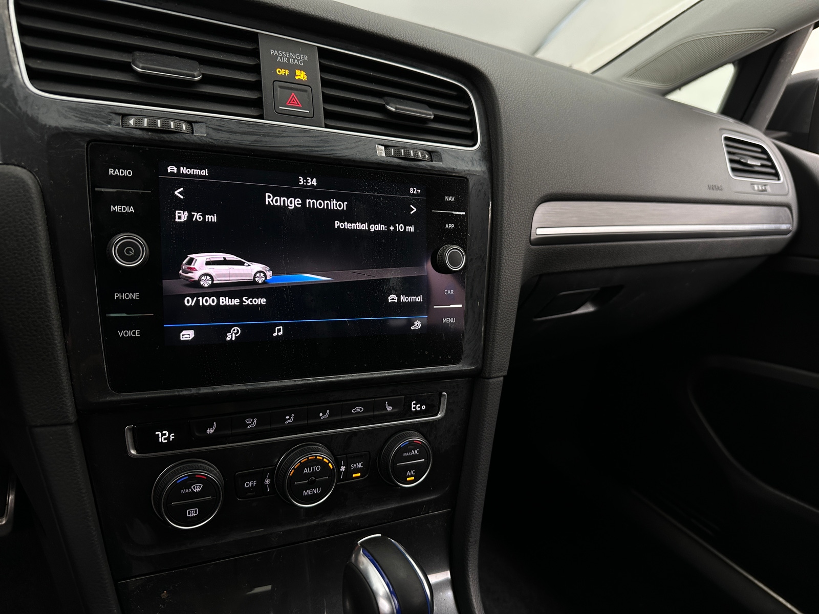 Thumbnail: 2017 Volkswagen e-Golf - 3