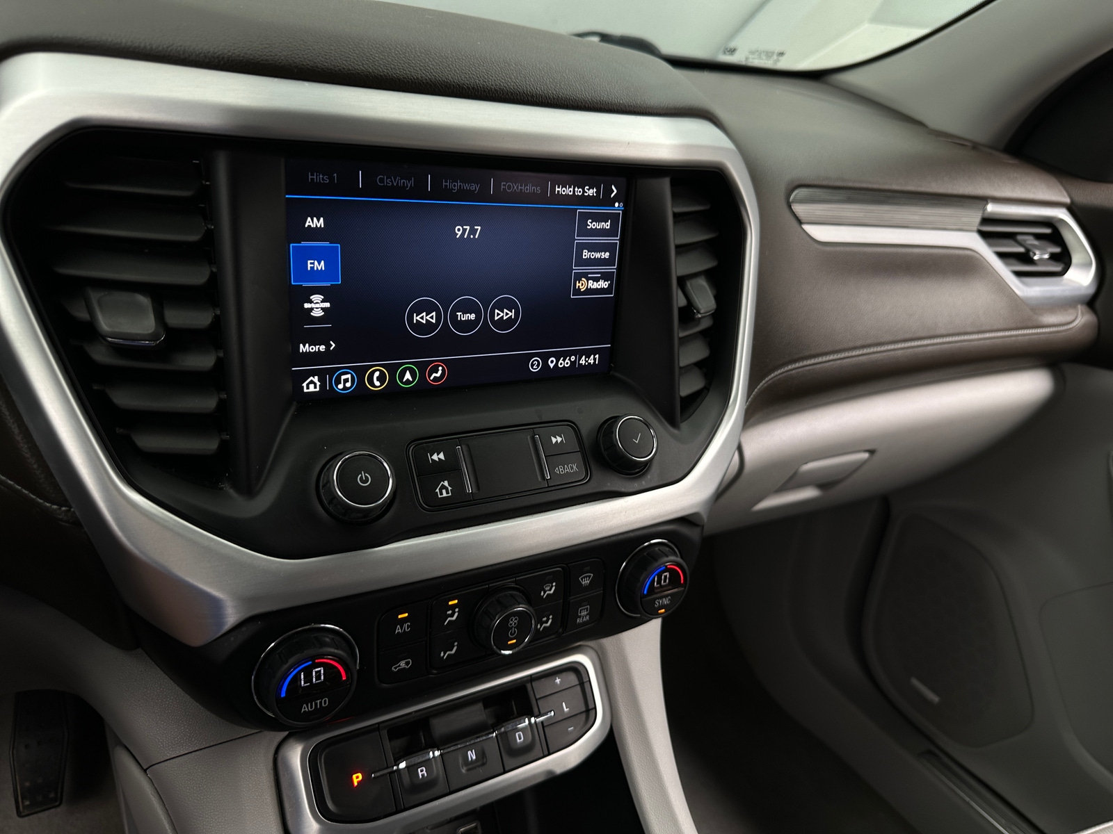 Thumbnail: 2020 GMC Acadia - 3