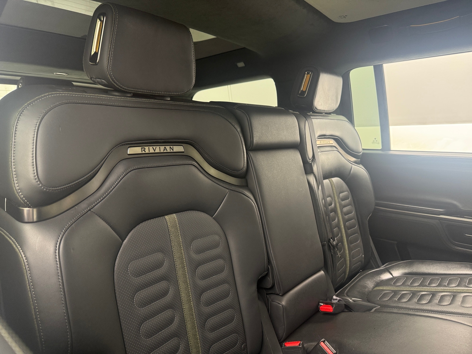 Thumbnail: 2024 Rivian R1S - 5