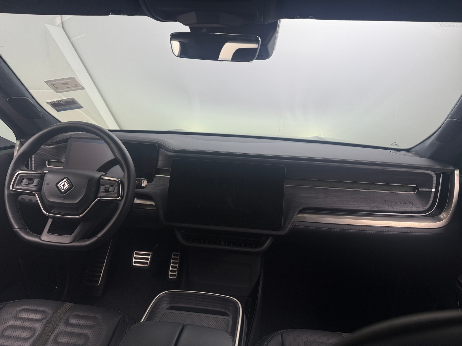 Thumbnail: 2024 Rivian R1S - 2