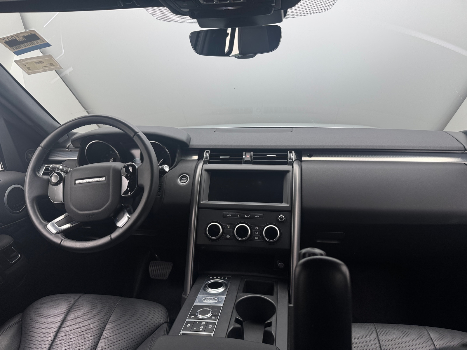 Thumbnail: 2020 Land Rover Discovery - 2