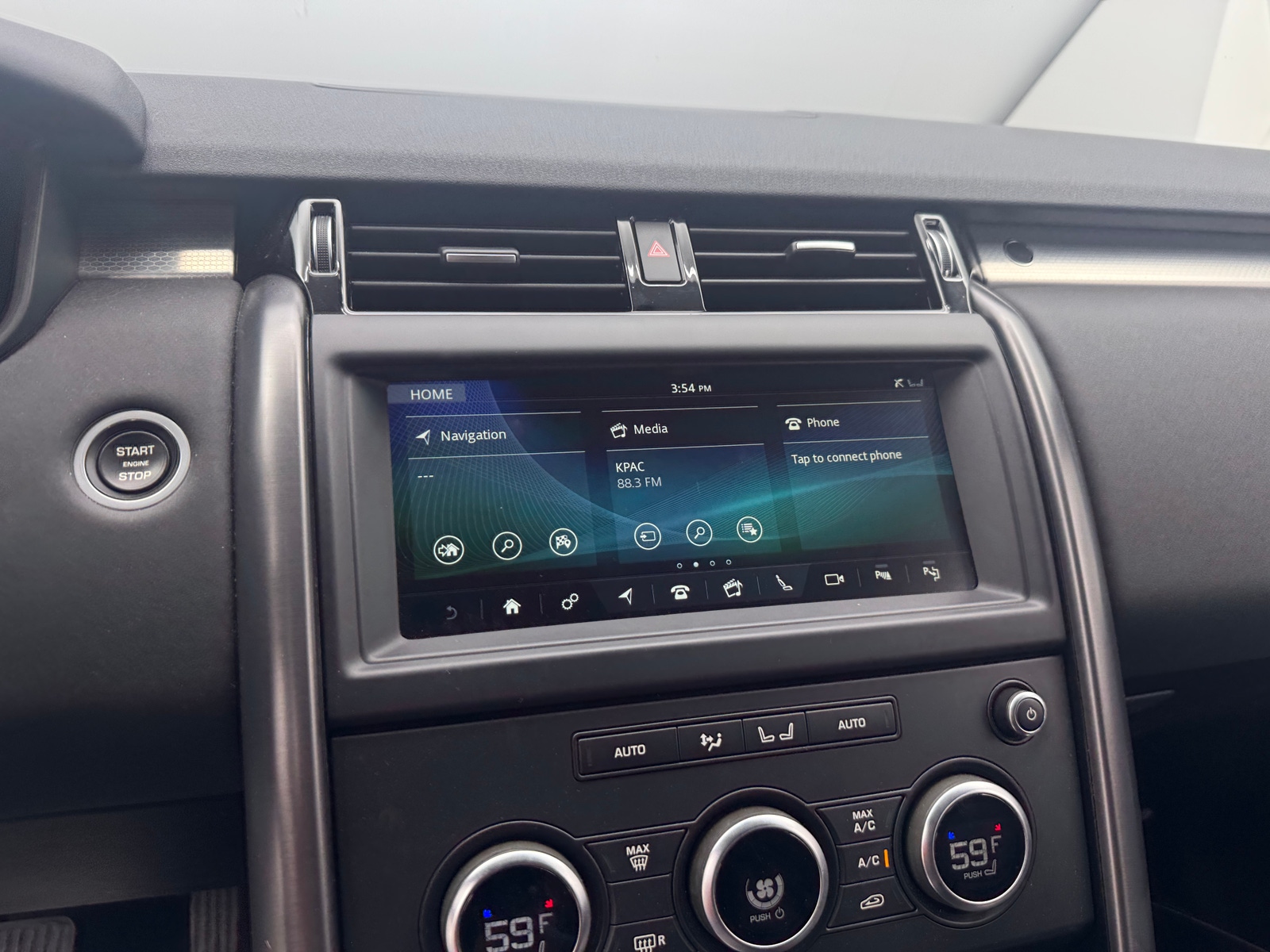 Thumbnail: 2020 Land Rover Discovery - 3