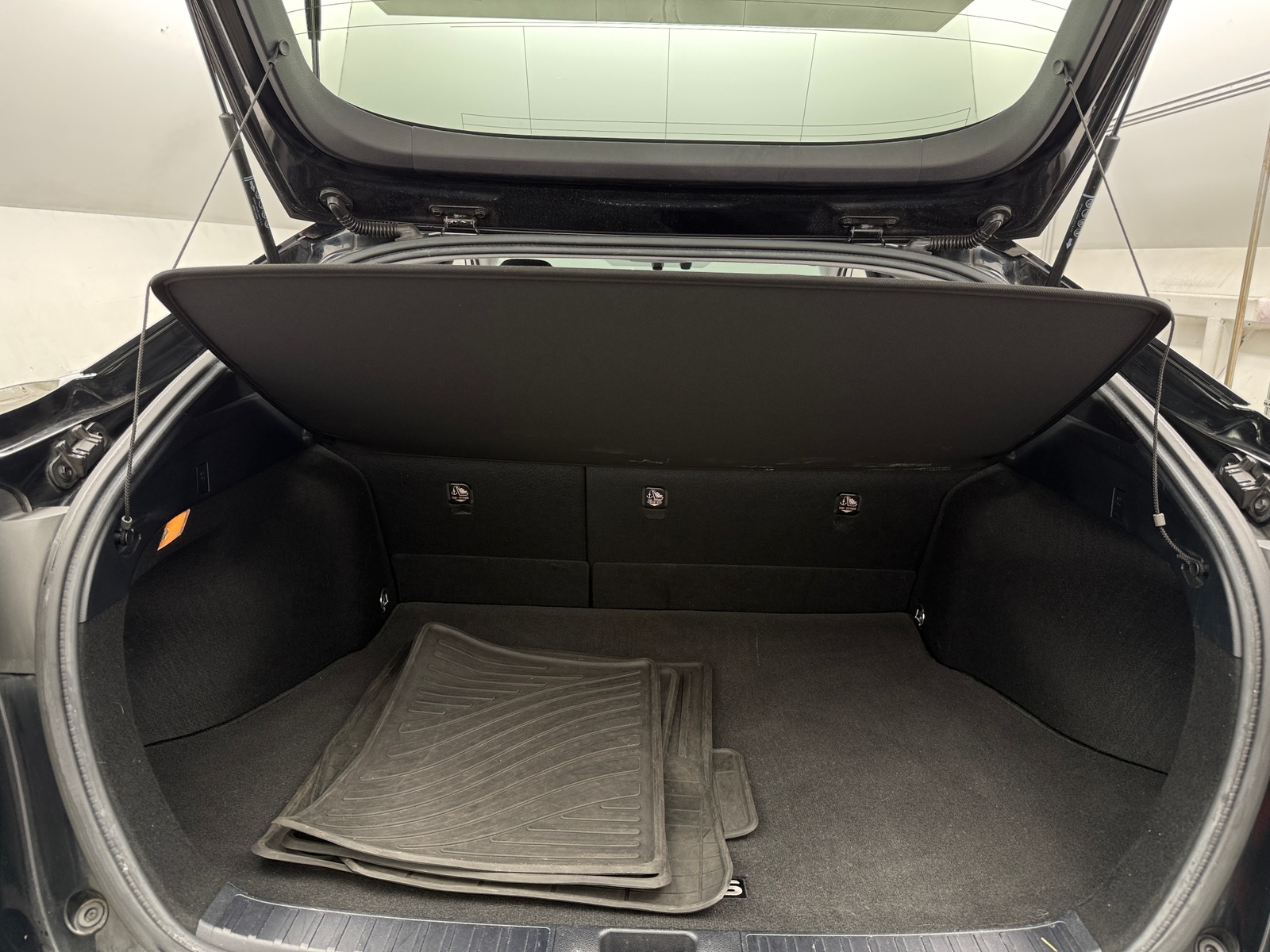 Thumbnail: 2016 Toyota Prius - 7