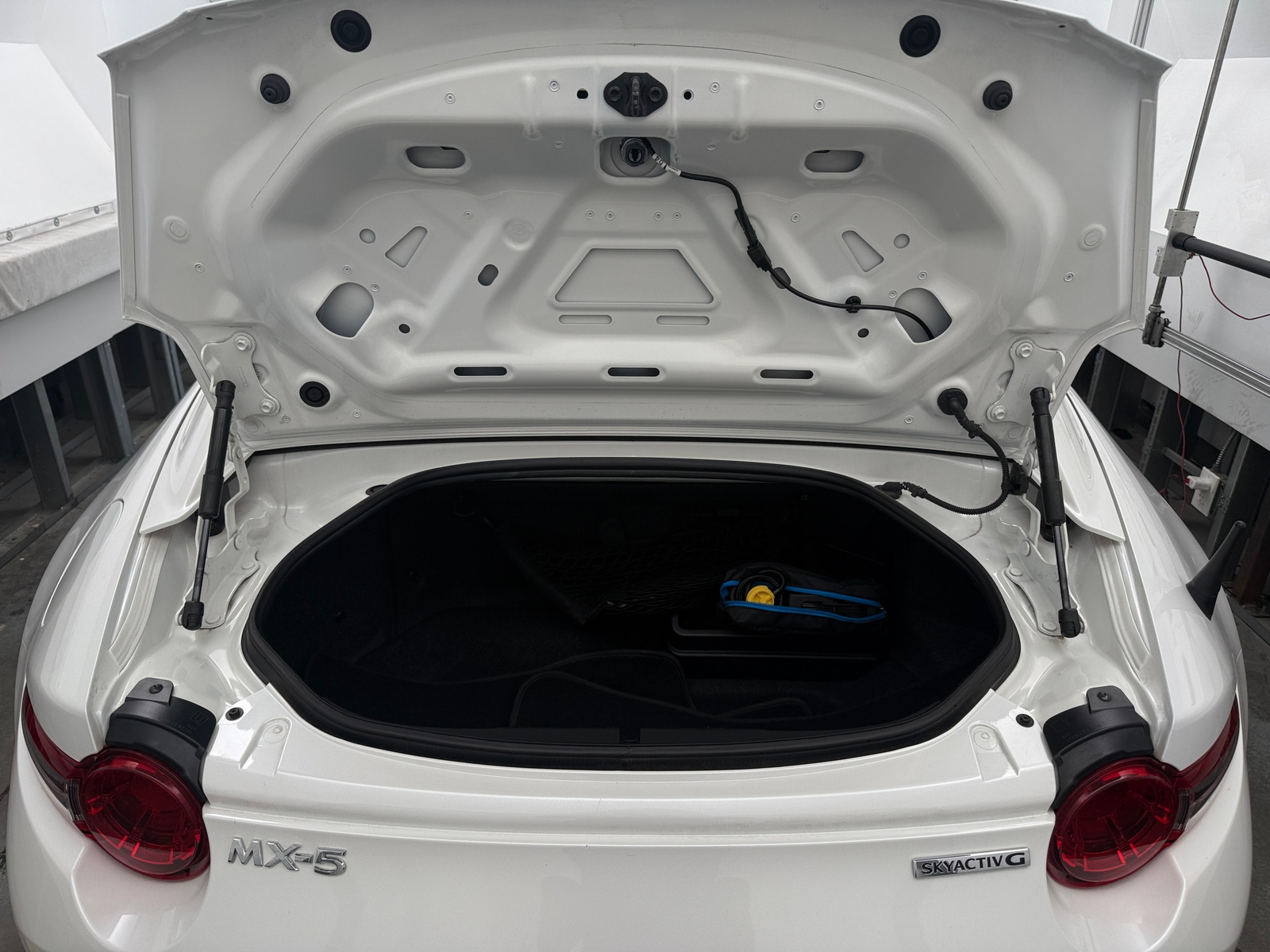 Thumbnail: 2021 Mazda MX-5 Miata - 4