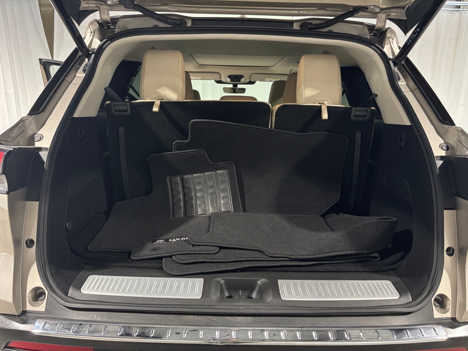 Thumbnail: 2023 INFINITI QX60 - 6
