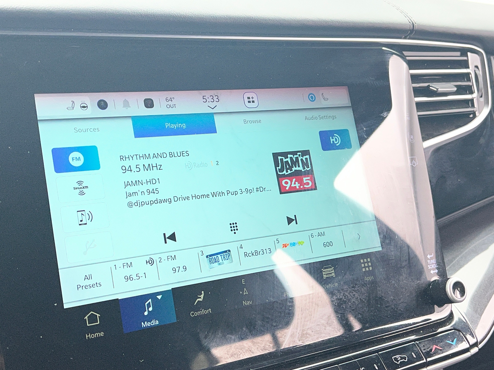 Thumbnail: 2023 Jeep Wagoneer - 3