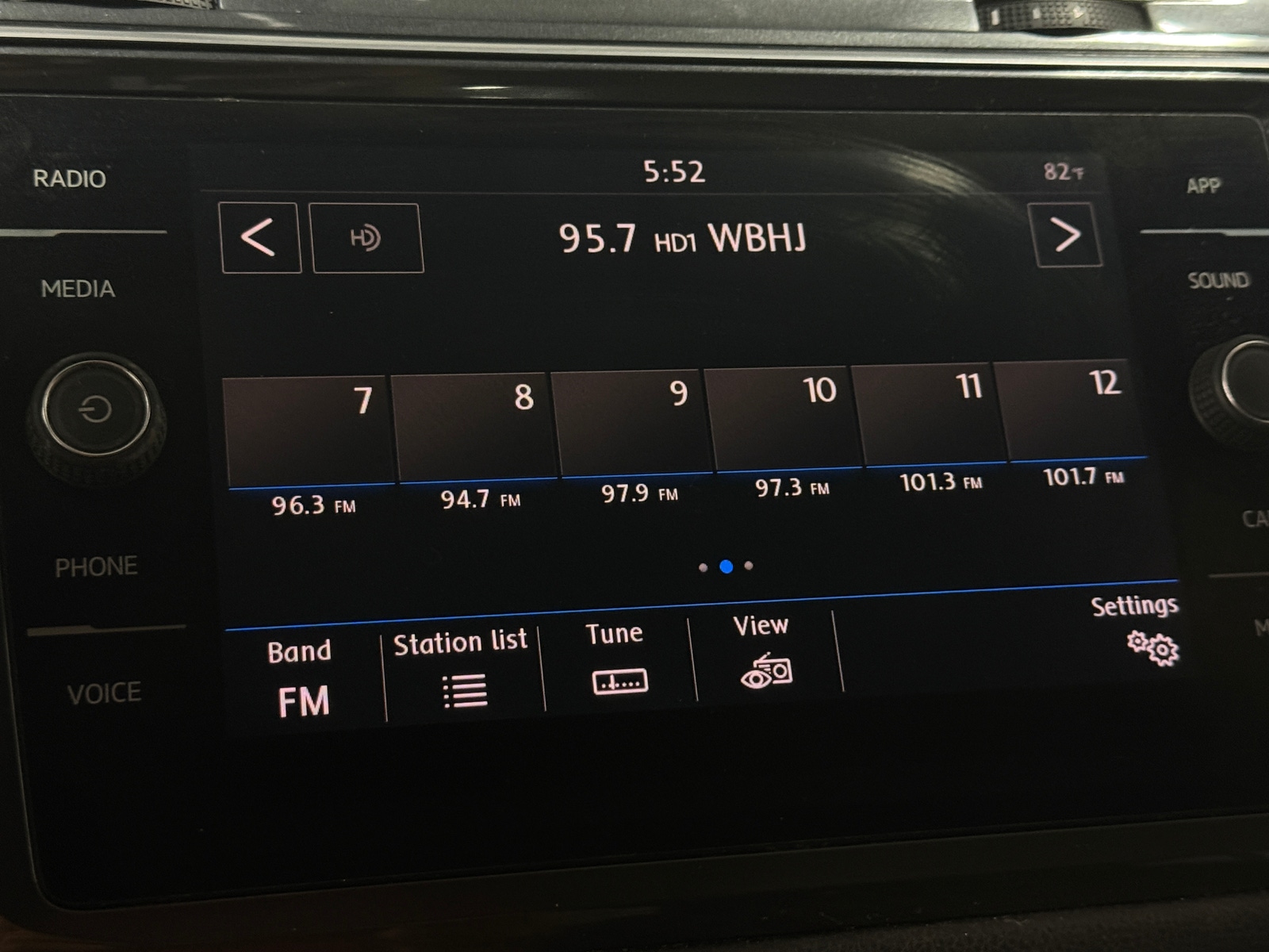 Thumbnail: 2018 Volkswagen Tiguan - 3