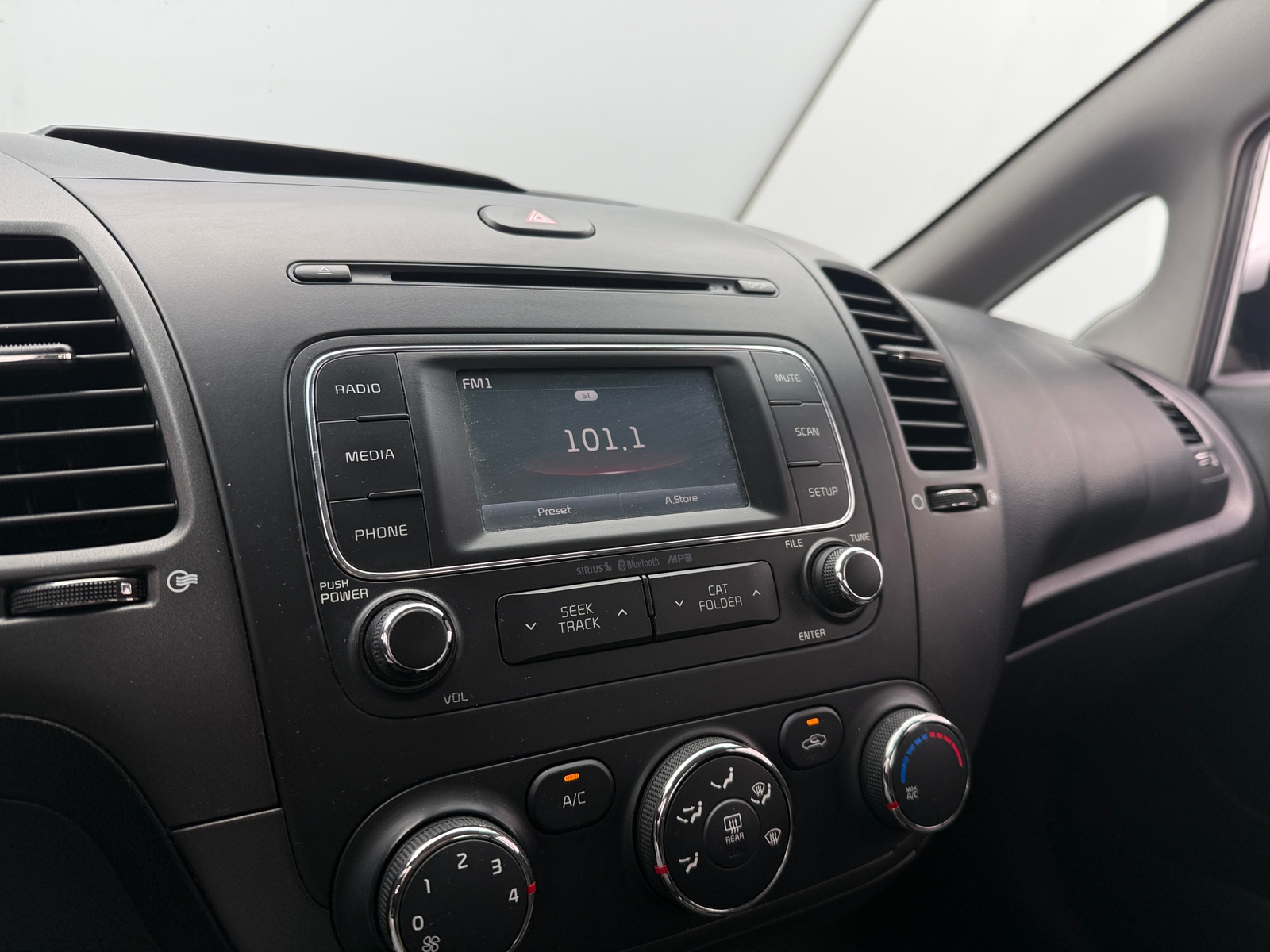 Thumbnail: 2016 Kia Forte - 4