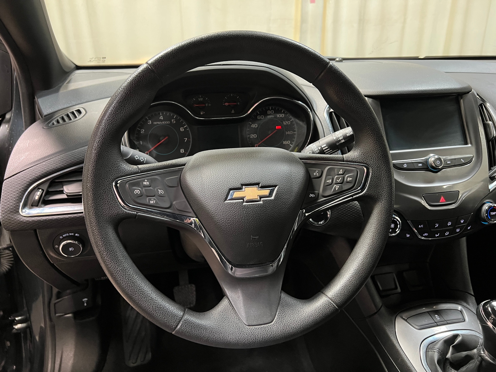 Thumbnail: 2017 Chevrolet Cruze - 5