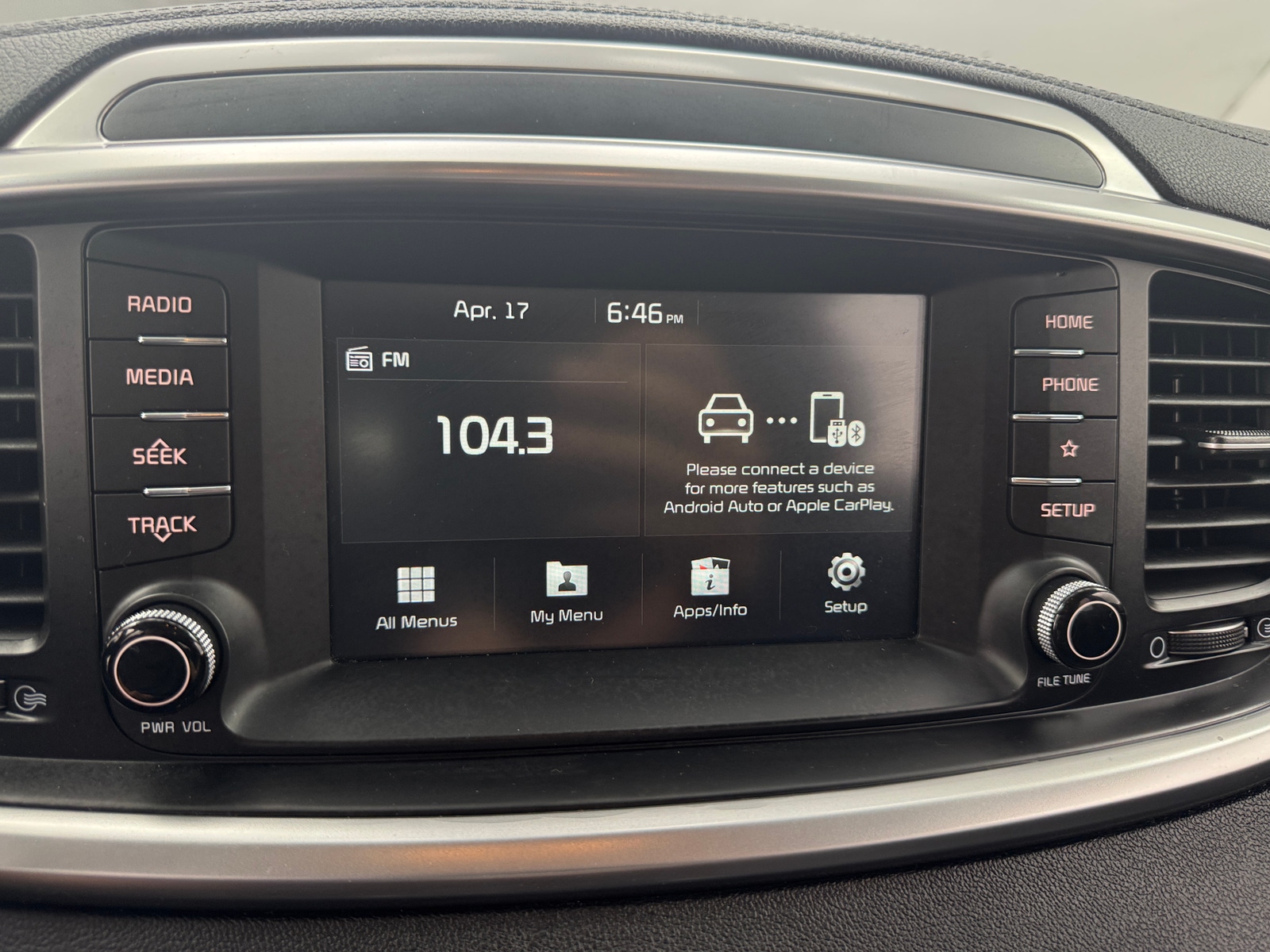 Thumbnail: 2019 Kia Sorento - 4
