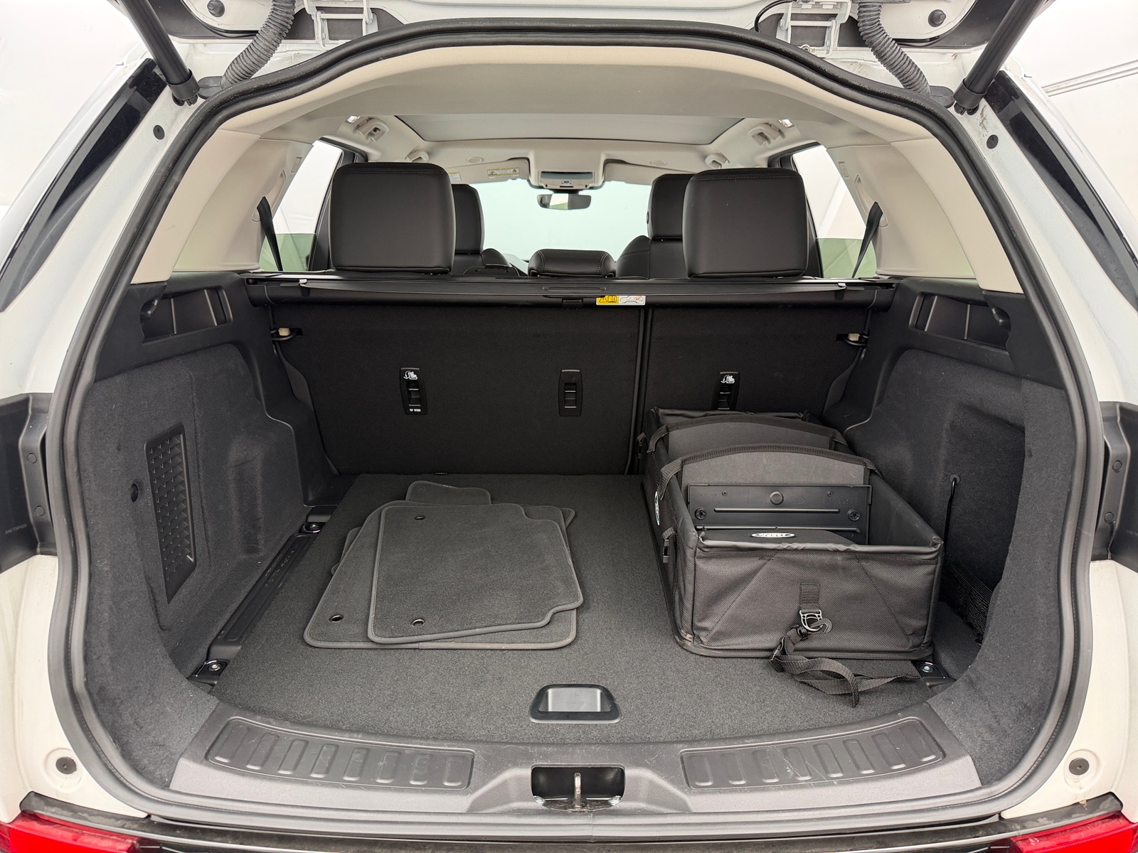 Thumbnail: 2025 Land Rover Discovery Sport - 6