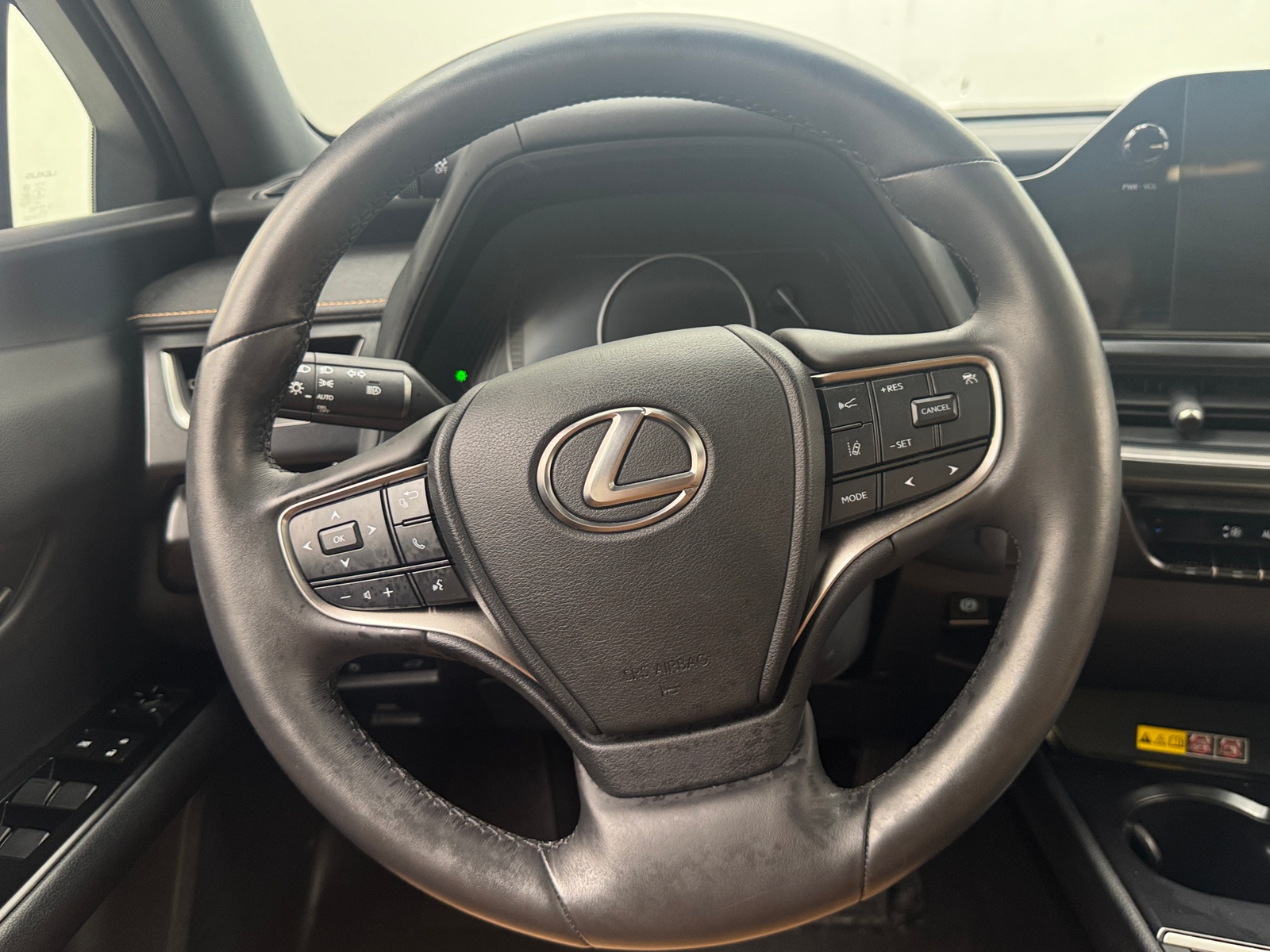 Thumbnail: 2023 Lexus UX - 4