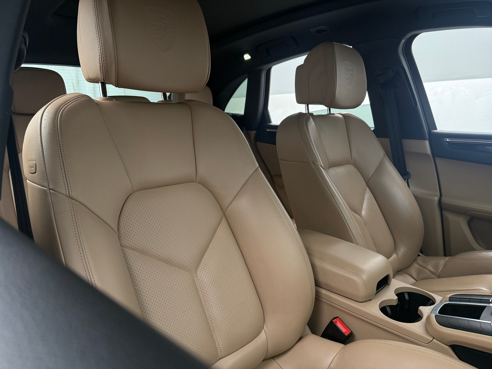 Thumbnail: 2021 Porsche Macan - 2
