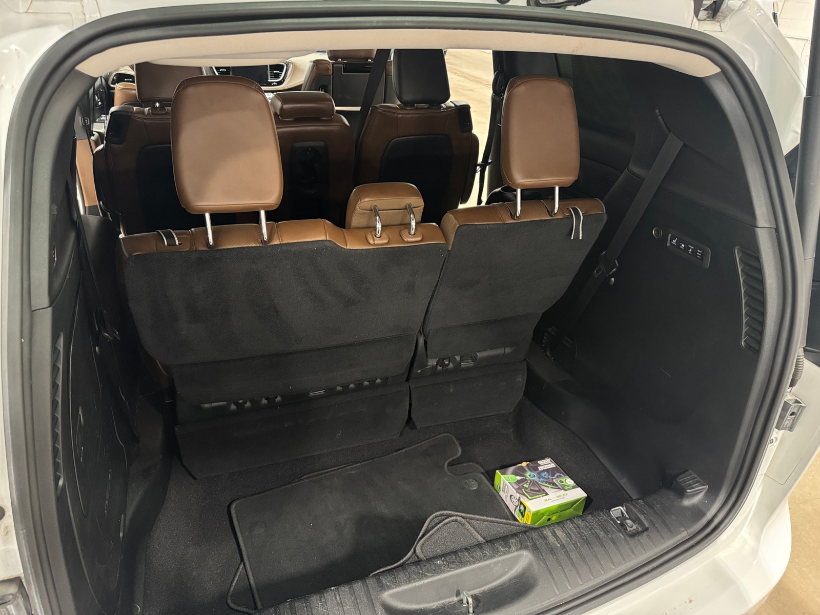 Thumbnail: 2018 Chrysler Pacifica - 6