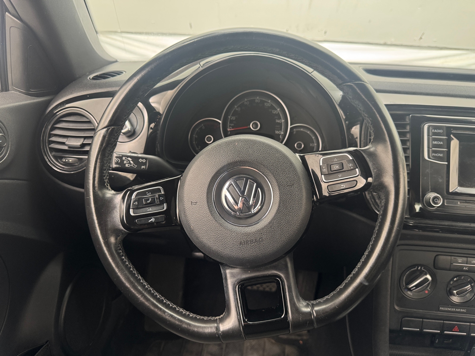 Thumbnail: 2019 Volkswagen Beetle - 5