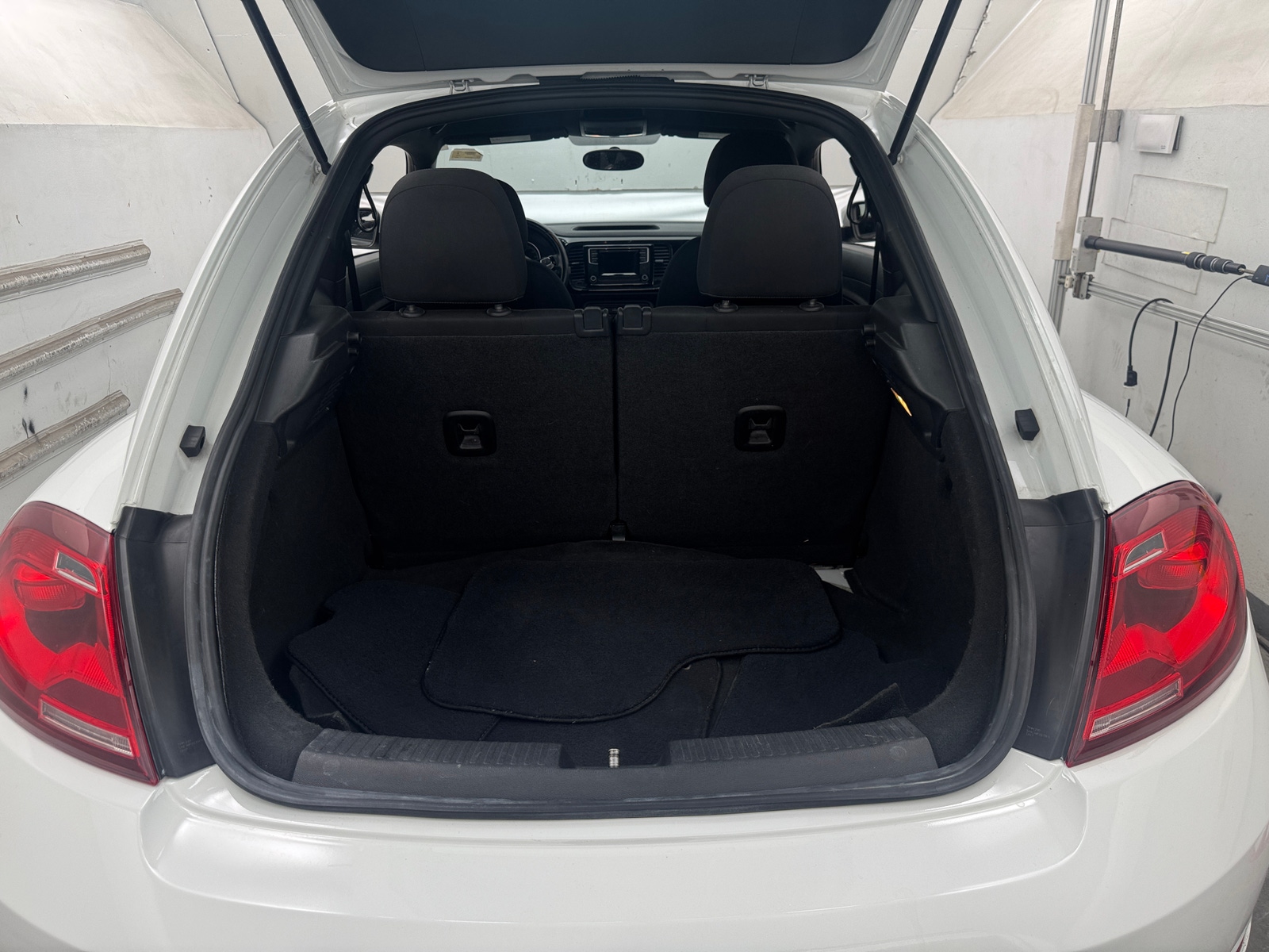 Thumbnail: 2019 Volkswagen Beetle - 7