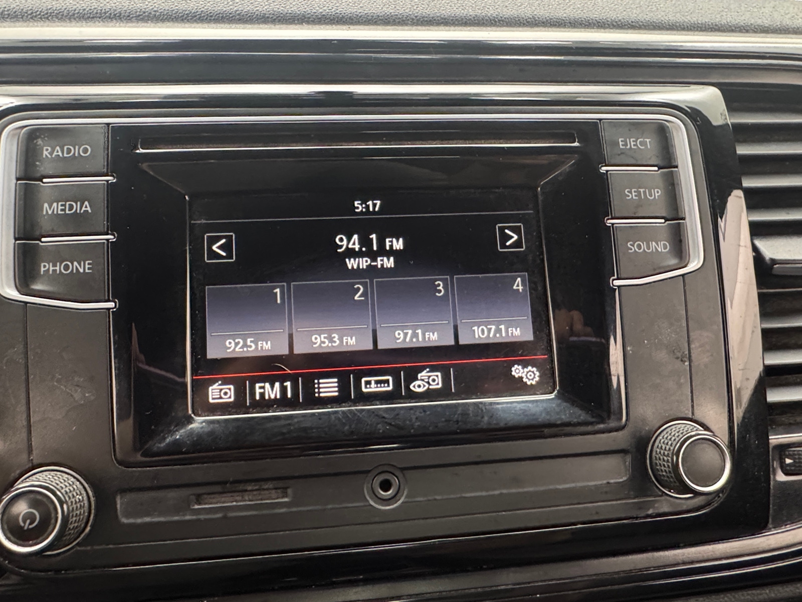 Thumbnail: 2019 Volkswagen Beetle - 4