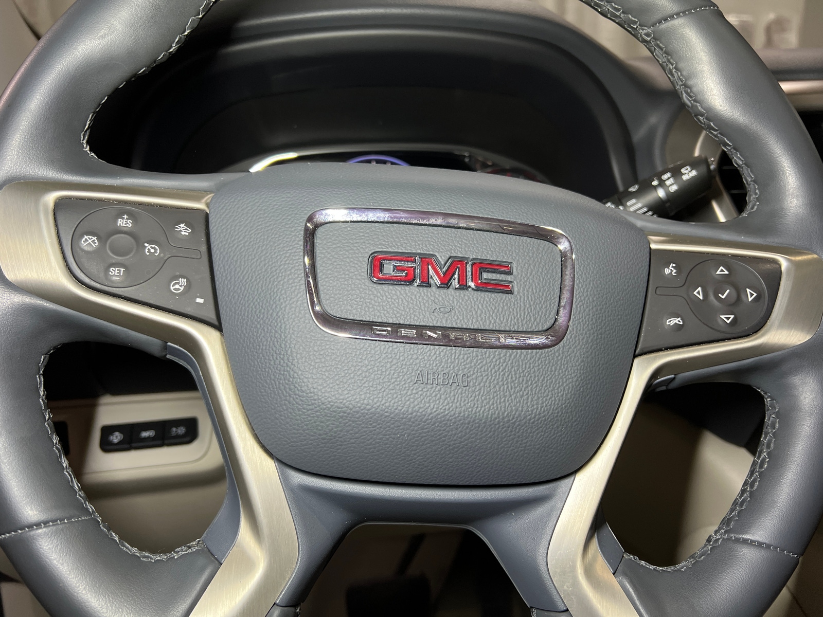 Thumbnail: 2023 GMC Acadia - 4