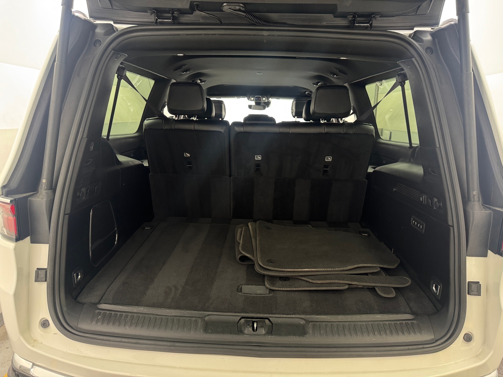 Thumbnail: 2024 Jeep Wagoneer - 6