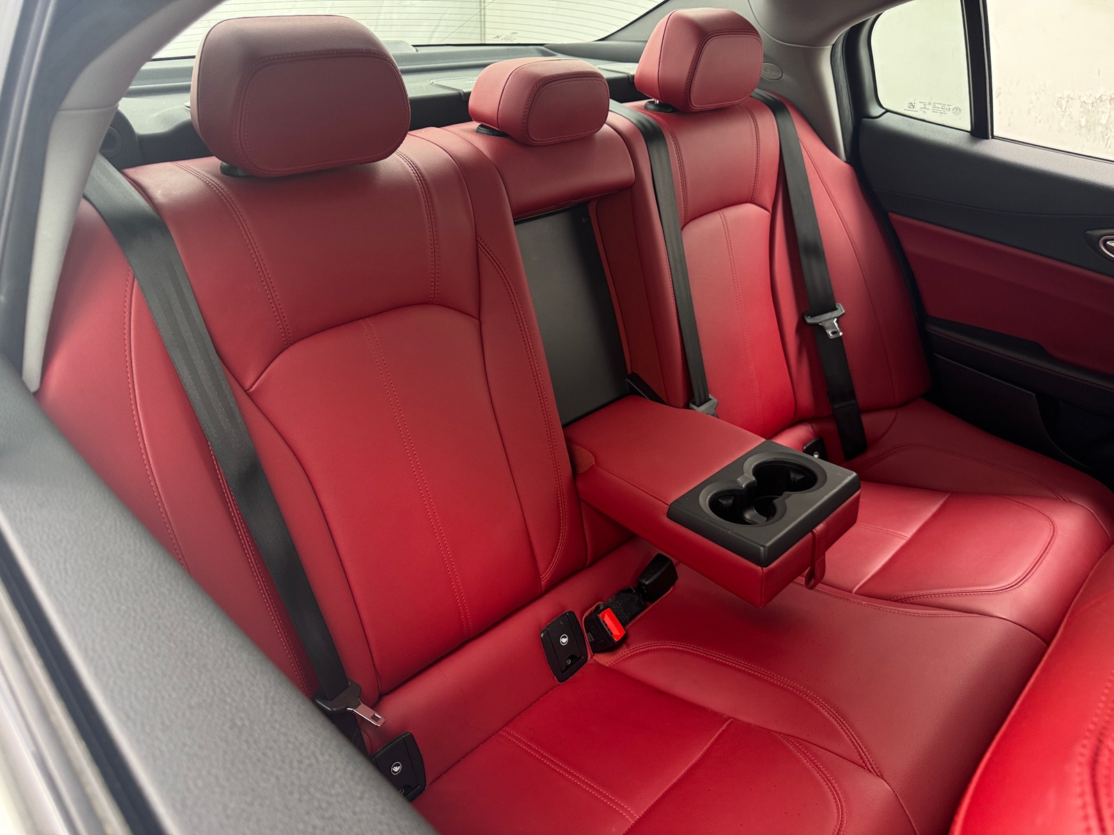 Thumbnail: 2021 Alfa Romeo Giulia - 5