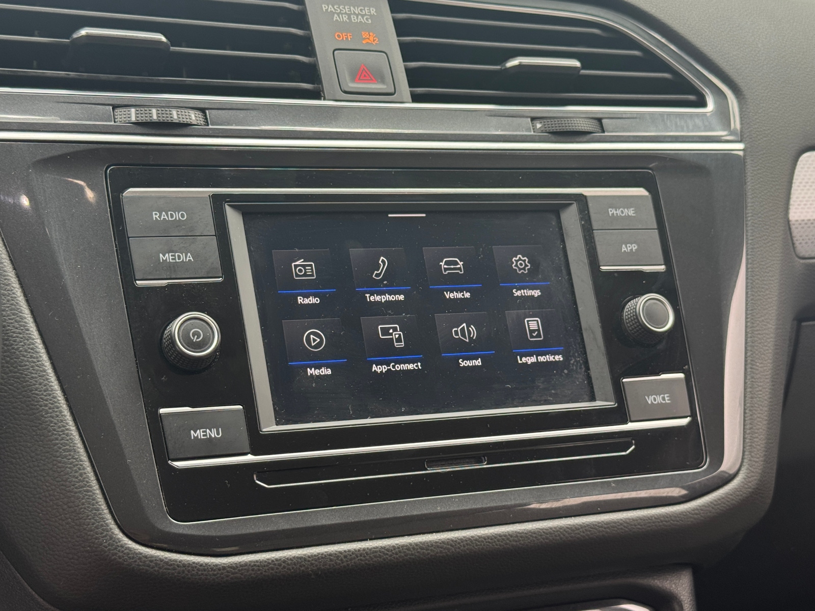Thumbnail: 2023 Volkswagen Tiguan - 4