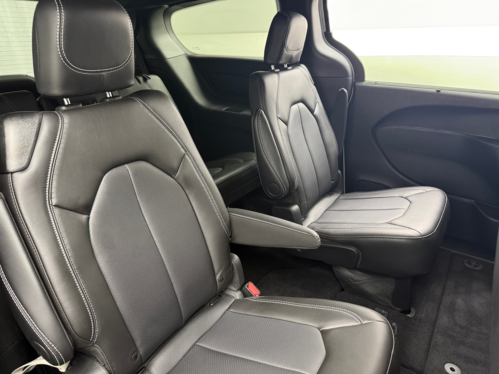 Thumbnail: 2025 Chrysler Voyager - 5