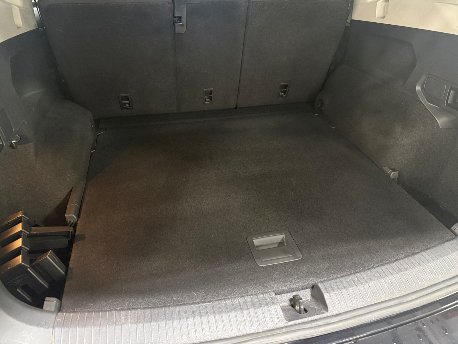 Thumbnail: 2021 Volkswagen Tiguan - 7