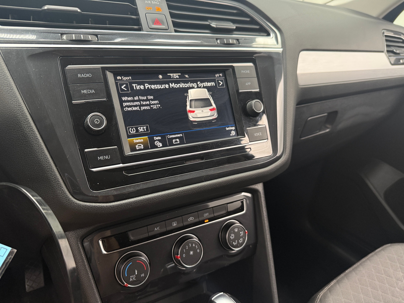 Thumbnail: 2021 Volkswagen Tiguan - 4