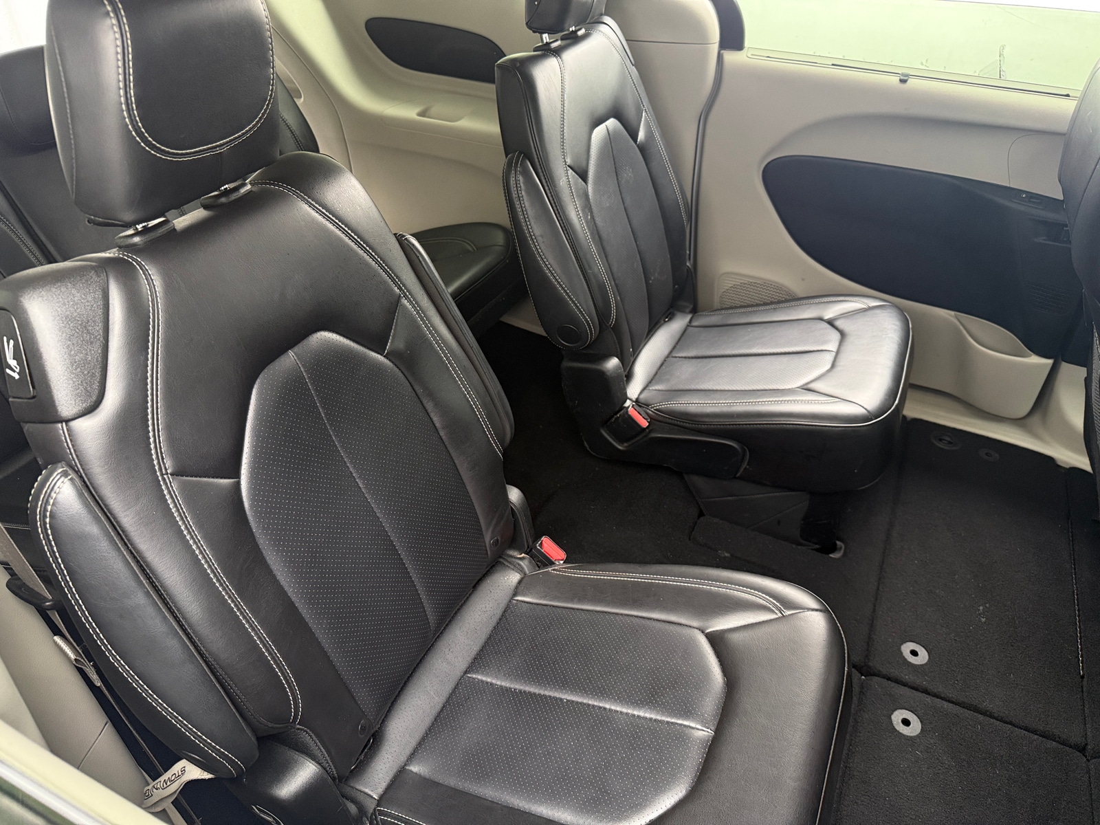 Thumbnail: 2023 Chrysler Pacifica - 5