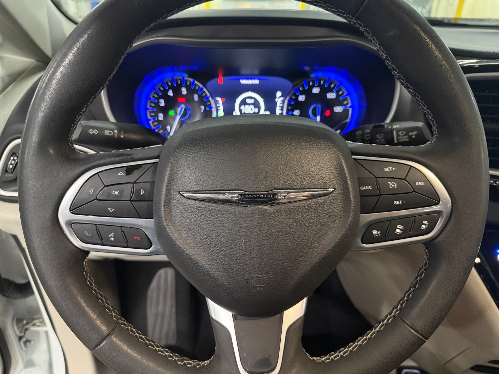 Thumbnail: 2023 Chrysler Pacifica - 4