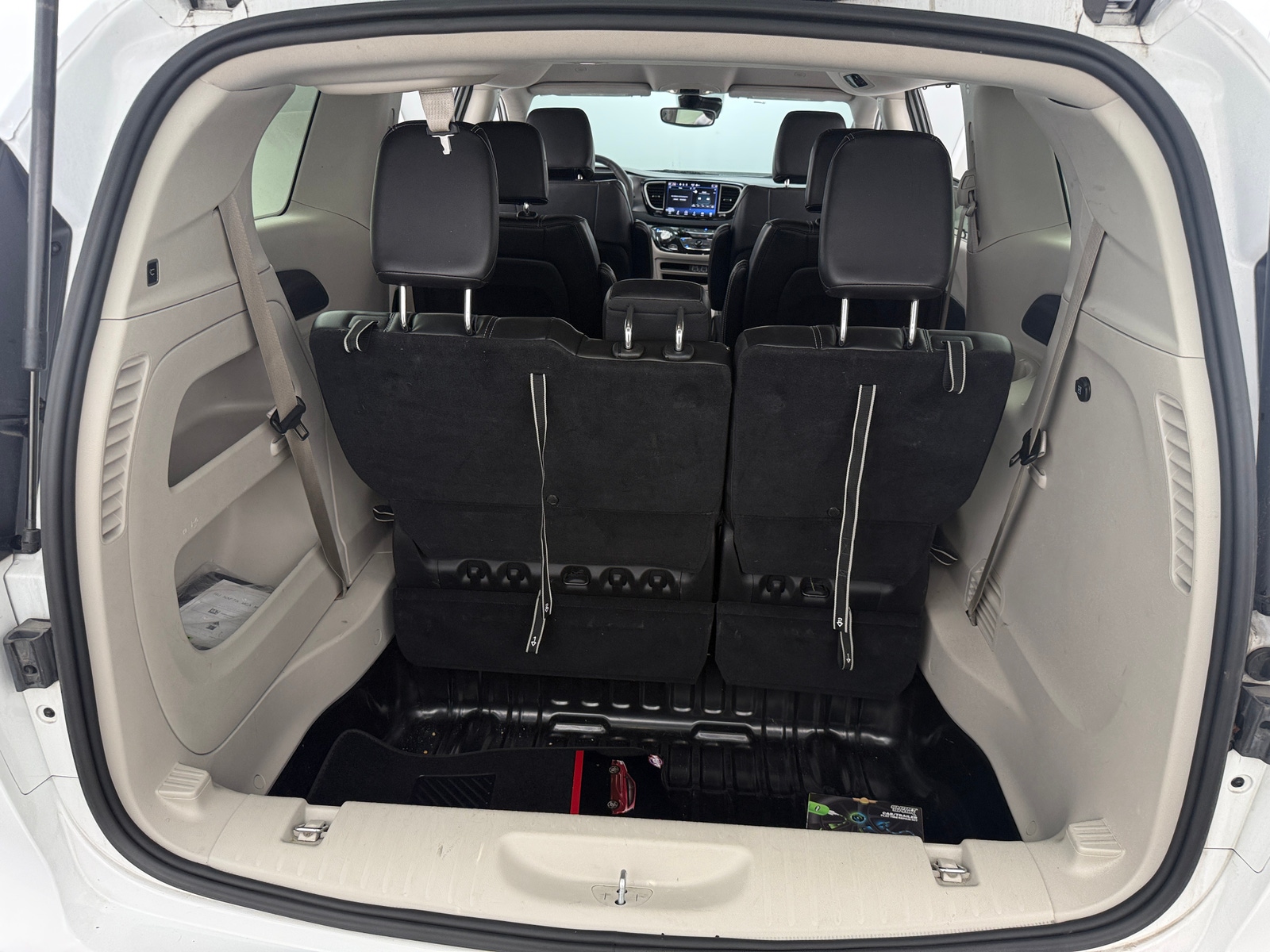 Thumbnail: 2023 Chrysler Pacifica - 6