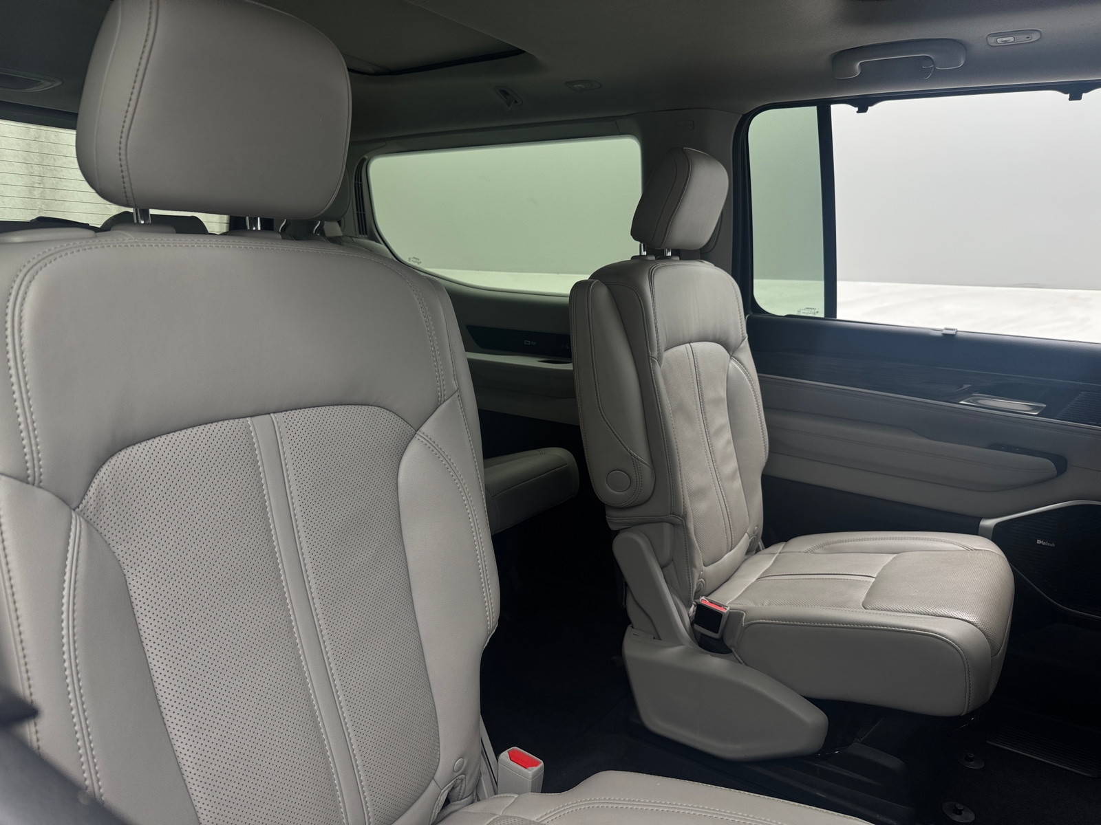 Thumbnail: 2022 Jeep Wagoneer - 5